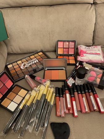 بوكس السعودية اخضر او وردي