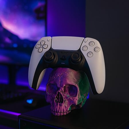 ستاند ذراع تحكم على شكل جمجمه بشكل مميز ويستخدم ايضا لديكور المنزل