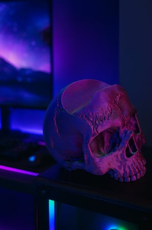 ستاند ذراع تحكم على شكل جمجمه بشكل مميز ويستخدم ايضا لديكور المنزل