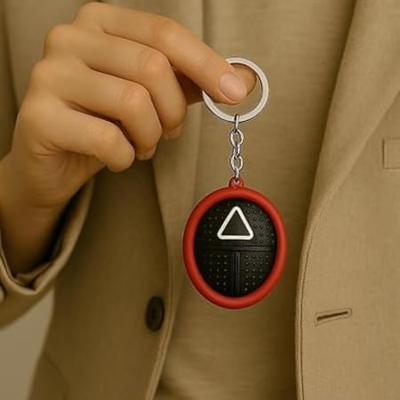 سلسلة بتصميم مثلث مستوحاة من لعبة الحبار – Squid Game