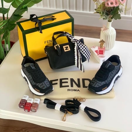 طقم نسائي فندي