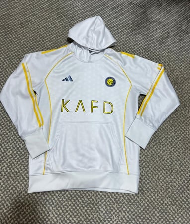 بلوفر شتوي نادي النصر الوان الابيض