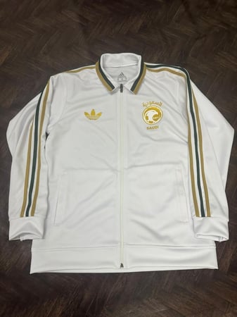 جاكيت الاهلي السعودي اللون الابيض