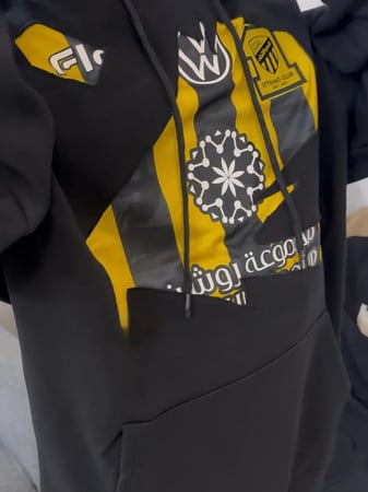 بلوفر تصميم خاص بلون الاسود