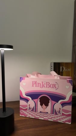 بكج بينك جديد بقلادة فراشة