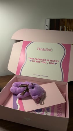 بكج بينك جديد بقلادة فراشة