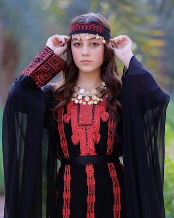 لبس التأسيس بناتي