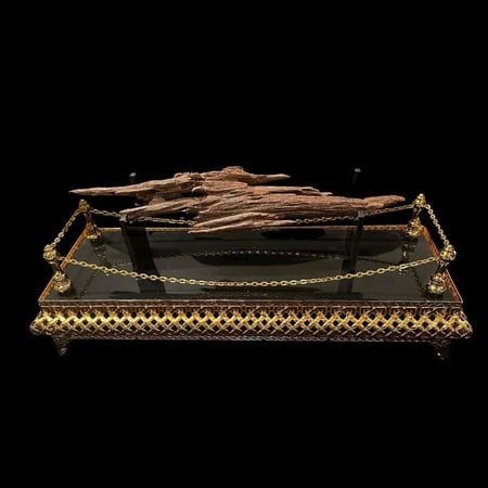 بوكس إهداء فاخر أكريلك قاعدة خشبية مذهبة ( حجم وسط )  - عود طبيعي هندي آسام