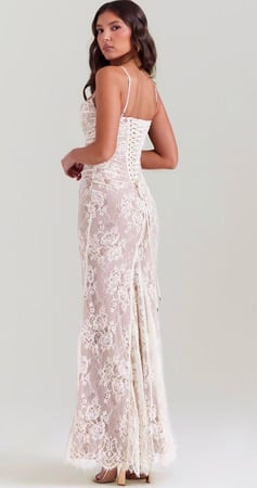 فستان ماكسي من الدانتيل باللون الكريمي من هاوس اوف سي بي