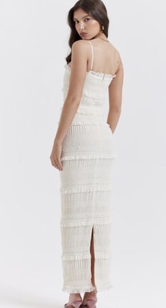 فستان باللون العاجي مزين بالترتر من هاوس اوف سي بي