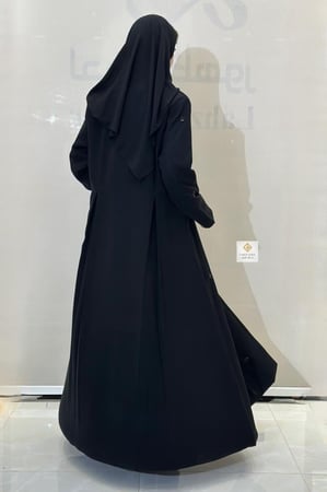 عبايه الفريده بليزر مبطنه بتدخيلات شك اسود فخم