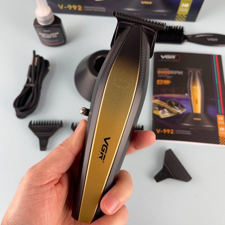 ماكينة حلاقة VGR V-992 بمحرك 9000 دورة وشفرات DLC وسيراميكVGR V-992 shaver with 9000 RPM motor, DLC blade, and ceramic coating.