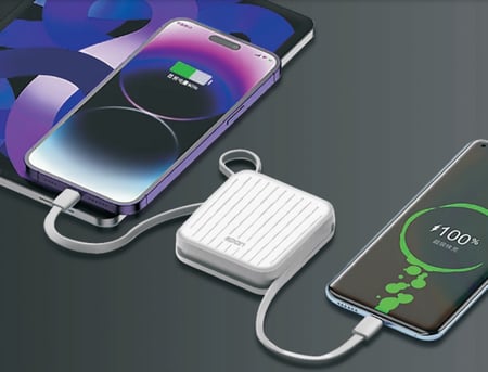 باور بنك صغير قوة 10000 مع كيبلين مدمج يدعم الشحن السريع مع كيبل مدمج
