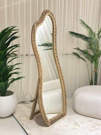 مرايا ستاند خشب بتصميم فريد باللون بيج مقاس 180×75سم