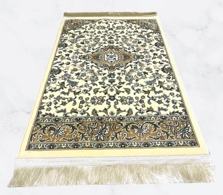 سجادة الحرم اللون الكريمي الملكي