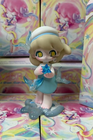 مجسم أزورا - الشاطئ