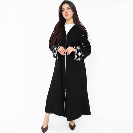 اجمل عباية كتان مطرزة نص كلوش عباية كتان مطرزة بالسدو والقيطان الابيض