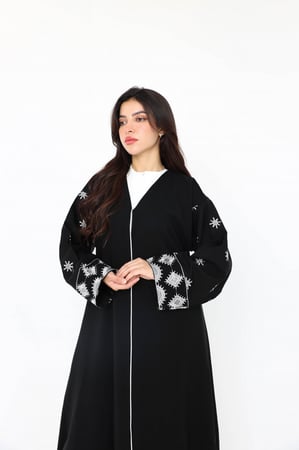 عبايه بناتية كتان مطرزة مزخرفة بالقيطان والسدو الأبيض نقشة معينات AM