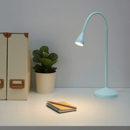 مصباح مكتب NÄVLINGE LED - فيروزي فاتح (تصميم نحيف ومرن)