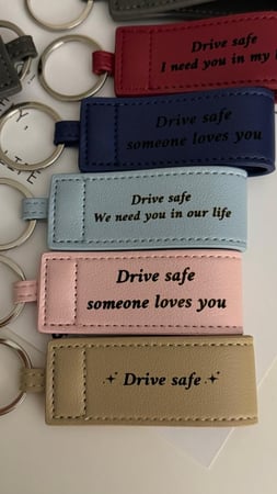 ميدالية سيارة جلدية