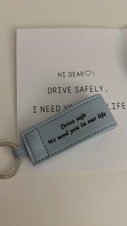 ميدالية سيارة جلدية