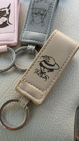 ميدالية سيارة جلدية