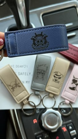 ميدالية سيارة جلدية