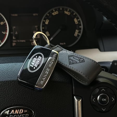 ميدالية سيارة جلدية