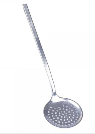 مغرفة مشبكة أو مصفاة كبيرة من الألومنيوم