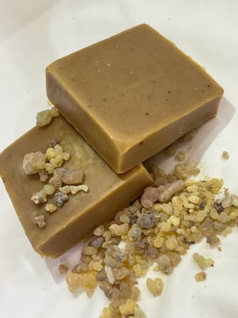 صابون حرفي  طبيعي  بدون عطور  لبان الدكر كولاجين طبيعي للبشرة 110جرام