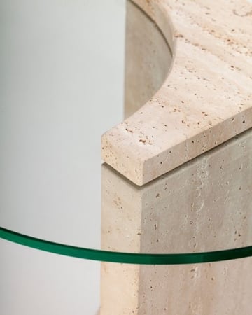 طاولة جانبية