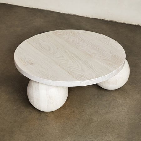 طاولة قهوة منحوتة يدوياً