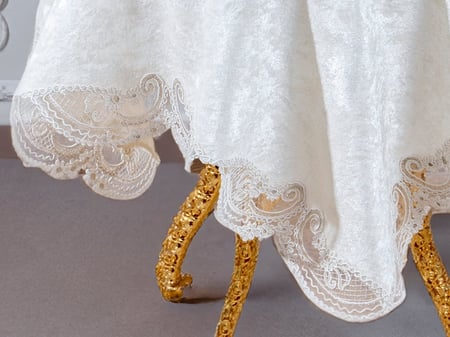 مفرش طاولة قطيفة بريم سـكـري