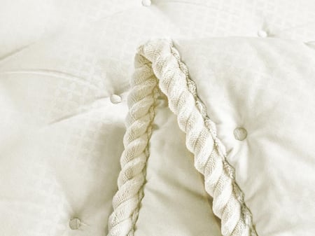 مفرش EMILY صيفي مطرز كابتونيه مفرد ونص - 140×200 سم - 6 قطع - أوف وايت