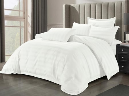 أرقى مفرش سرير فندقي أوف وايت خامة ناعمة ومظهر أنيق