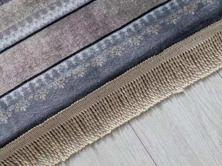 صورة مقربة لخامة سجادة صلاة ميموري فوم