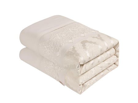 لحاف بحشوة متوسطة السماكة وخامة شانيل فاخرة هدية مناسبة لكل عروس