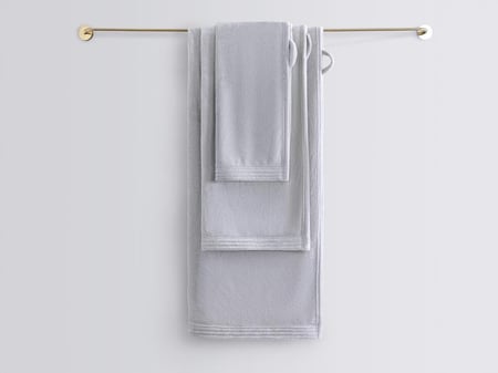 طقم مناشف 3 قطع مايكروفايبر لون رمادي بجودة عالية للاستخدام  اليومي