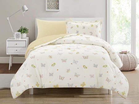 مفرش قطن نفر ونص 4 قطع بنقشة فراشات ملونة وخلفية بيضاء