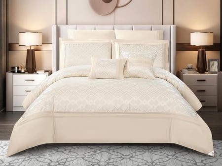 مفرش بيج ذهبي لامع بتصميم ملكي لغرفة النوم