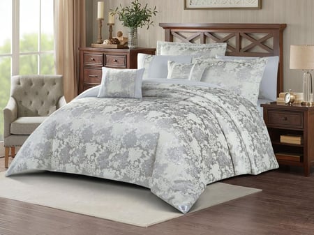 مفرش فاخر بلون موف ملكي نفرين جودة عالية وراحة مثالية