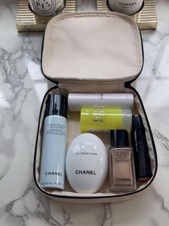 شنطه شانيل للميكب حجم صغير