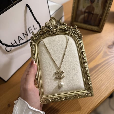 سلسال  شانيل لون برونز مو ذهبي صريح مع ملحقات عاديه