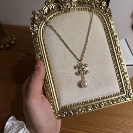 سلسال  شانيل لون برونز مو ذهبي صريح مع ملحقات عاديه