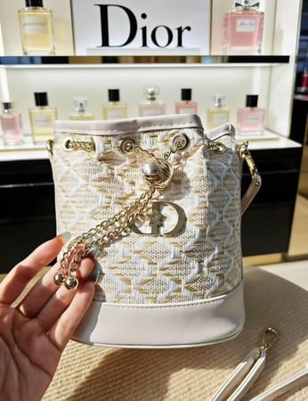 شنطه ديور الحصريه 2026 مع كيس ديور وشريطه