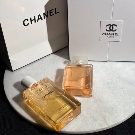 مجموعة كوكو شانيل مكونه من عطر 100 مل + شاور جل 200 مل مع ملحقاتها