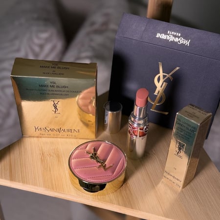 مجموعة سان لوران روج قلوسي وبلاشر 44 مات