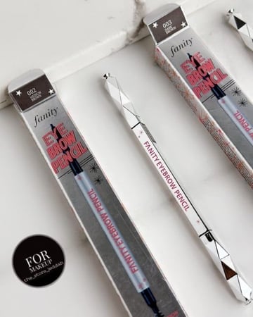 قلم حواجب بديل بنفت دارك او شوكليت قريبه من بعض بروان ماركه ريل بيوتي