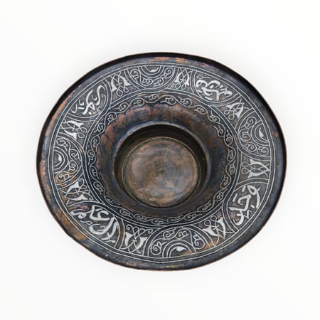 ابريق من النحاس الأحمر عليه نقوش اسلاميه قديم ونادر جدا