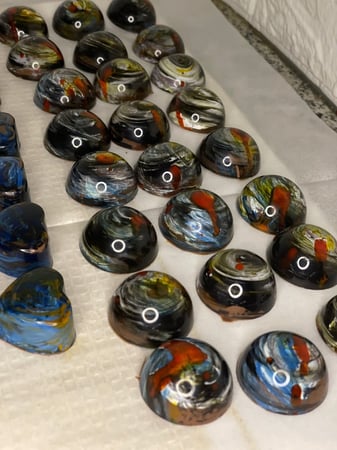 شوكلاته بلجيكي فاخر ملون بالطلب المسبق بثلاث ايام